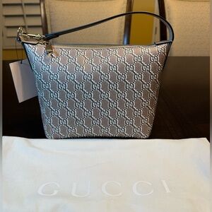 New Authentic Gucci GG Supreme Logo  Leather Tote Bag